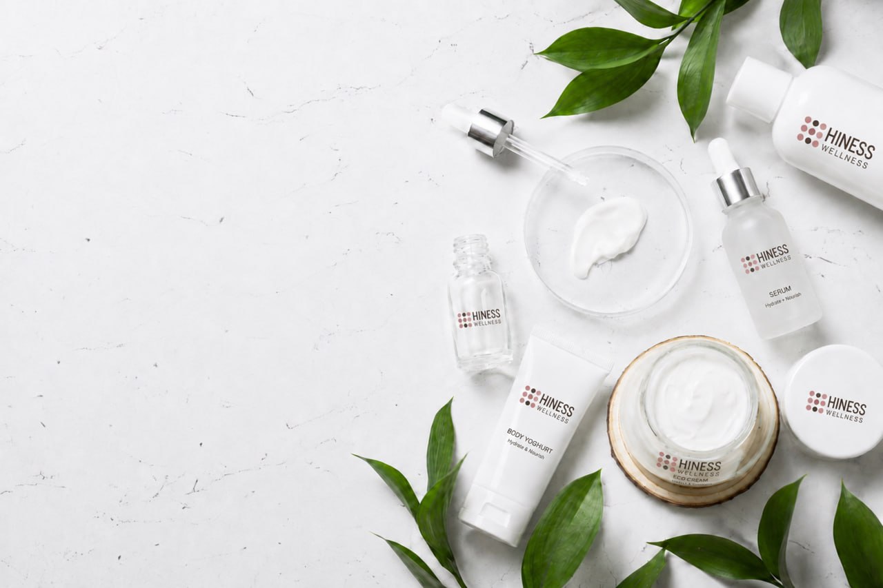 Minimal cosmetic bottles and leaves
